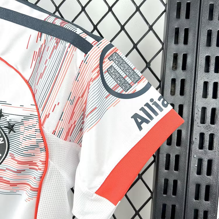 Kit Enfant Bayern Munich 2026
